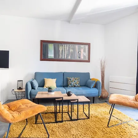 Апартаменты Cosy Danton 2 *
