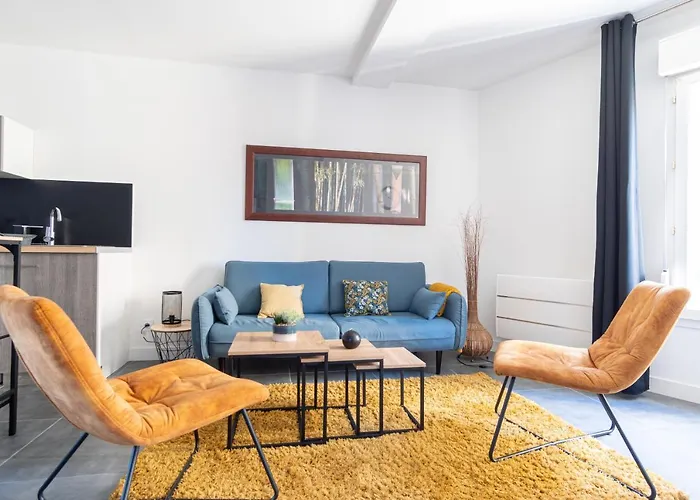 Апартаменты Cosy Danton 2 *